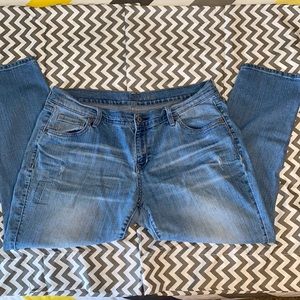 Old Navy boyfriend Capri 14 medium soft denim